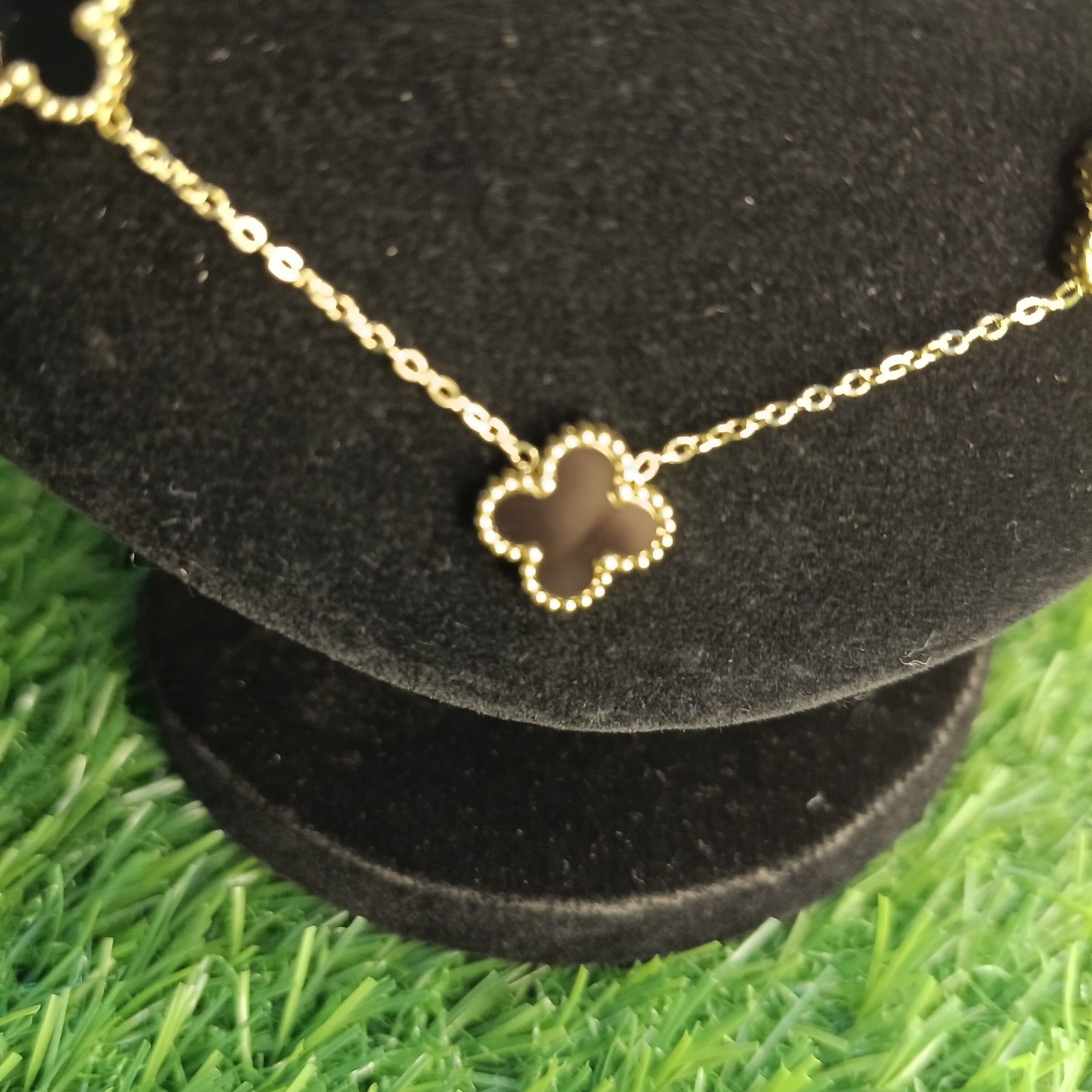 Luxury Gold Chain Necklace with Black Clover Charms – Elegant & Timeless - Image 3